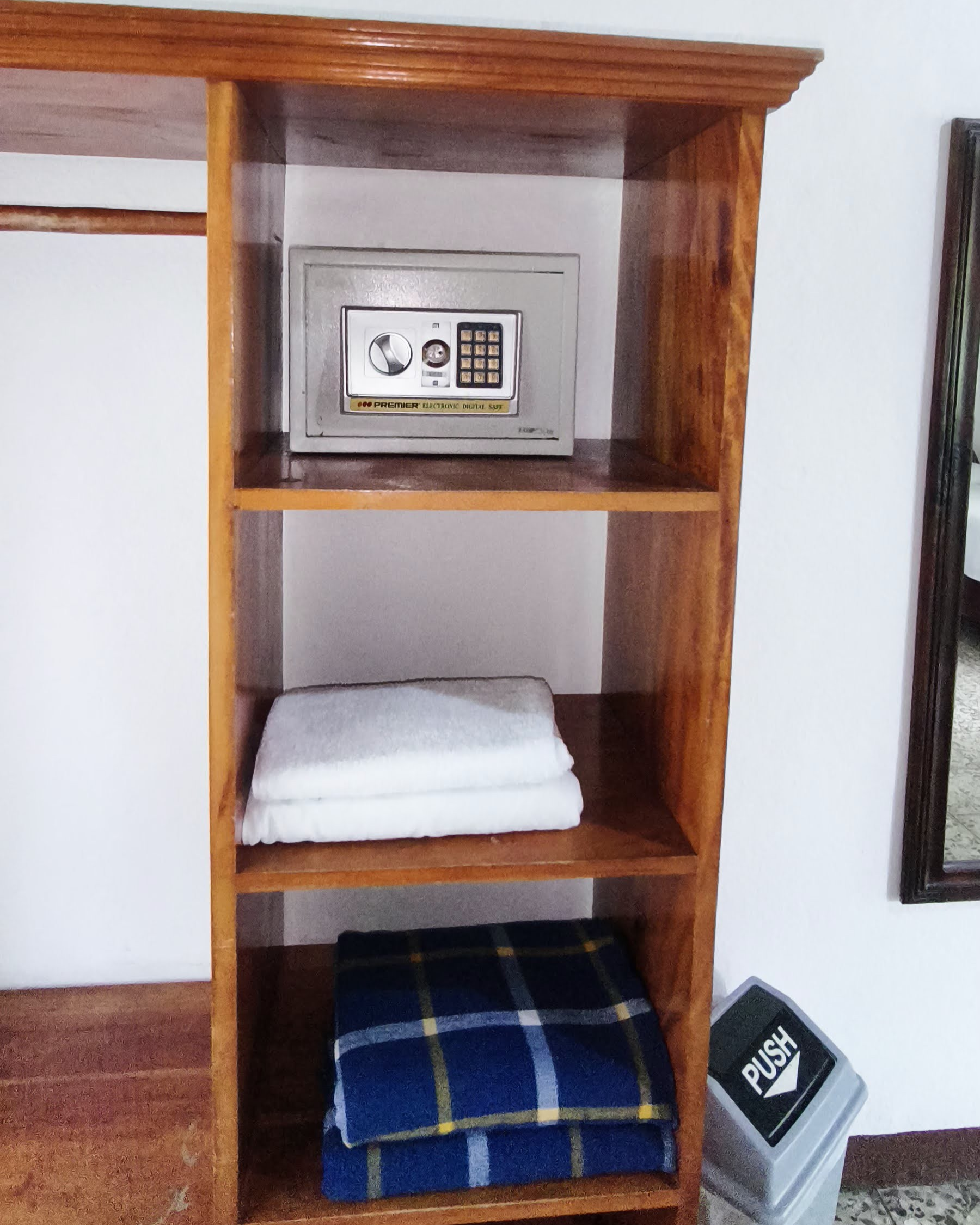 Double Single Bed + Full Bed 4